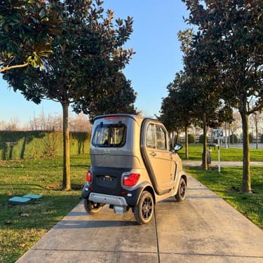 Volta Ev1 Elektrikli Araba 250 kg Taşıma Kapasitesi ve 4 Tekerlek ile Modern Şehir Yaşamına Uygun 3